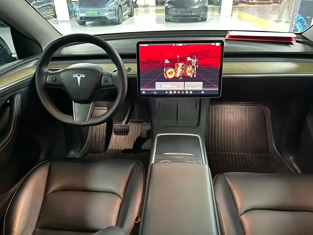 Tesla Model Y — фото 4