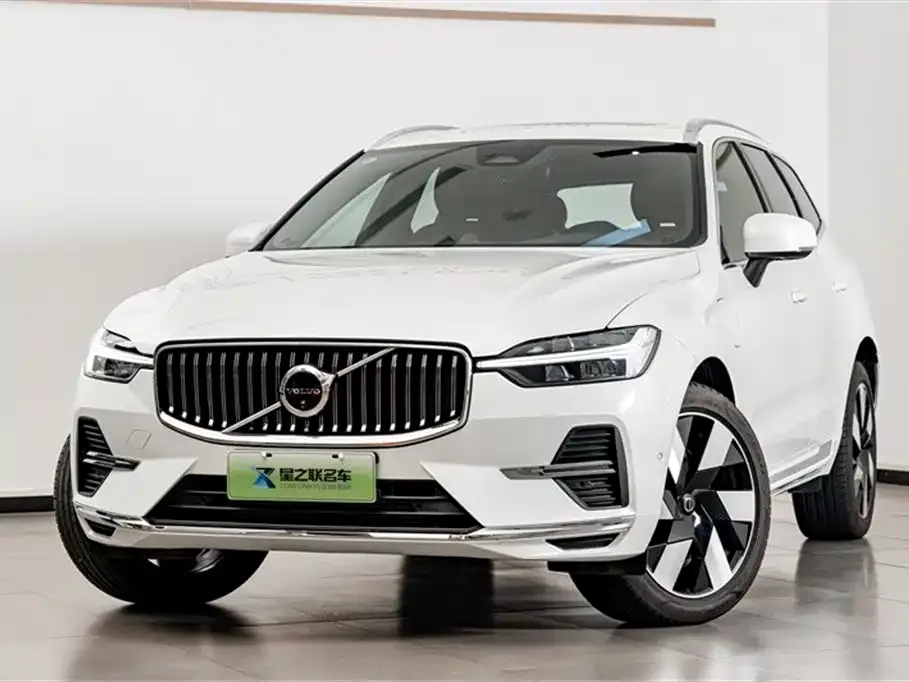 Volvo XC60 PHEV — фото 4