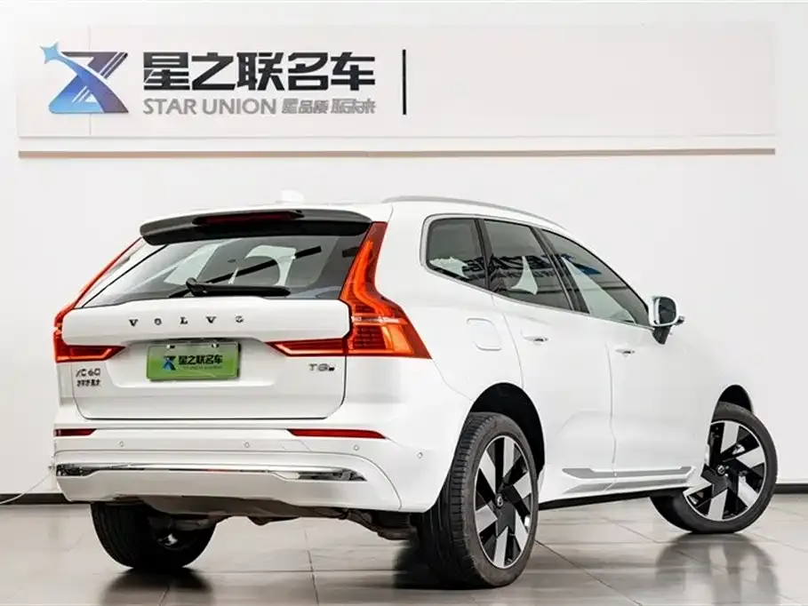 Volvo XC60 PHEV — фото 8