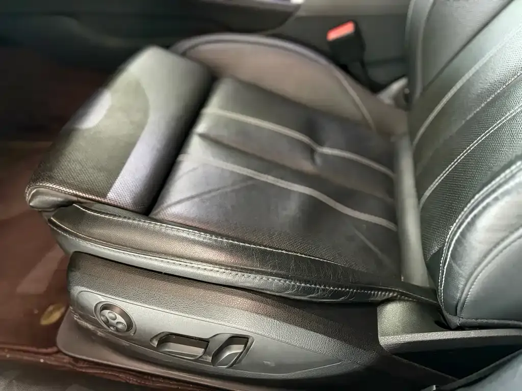 Audi A4L 2022 из CN, фото 7