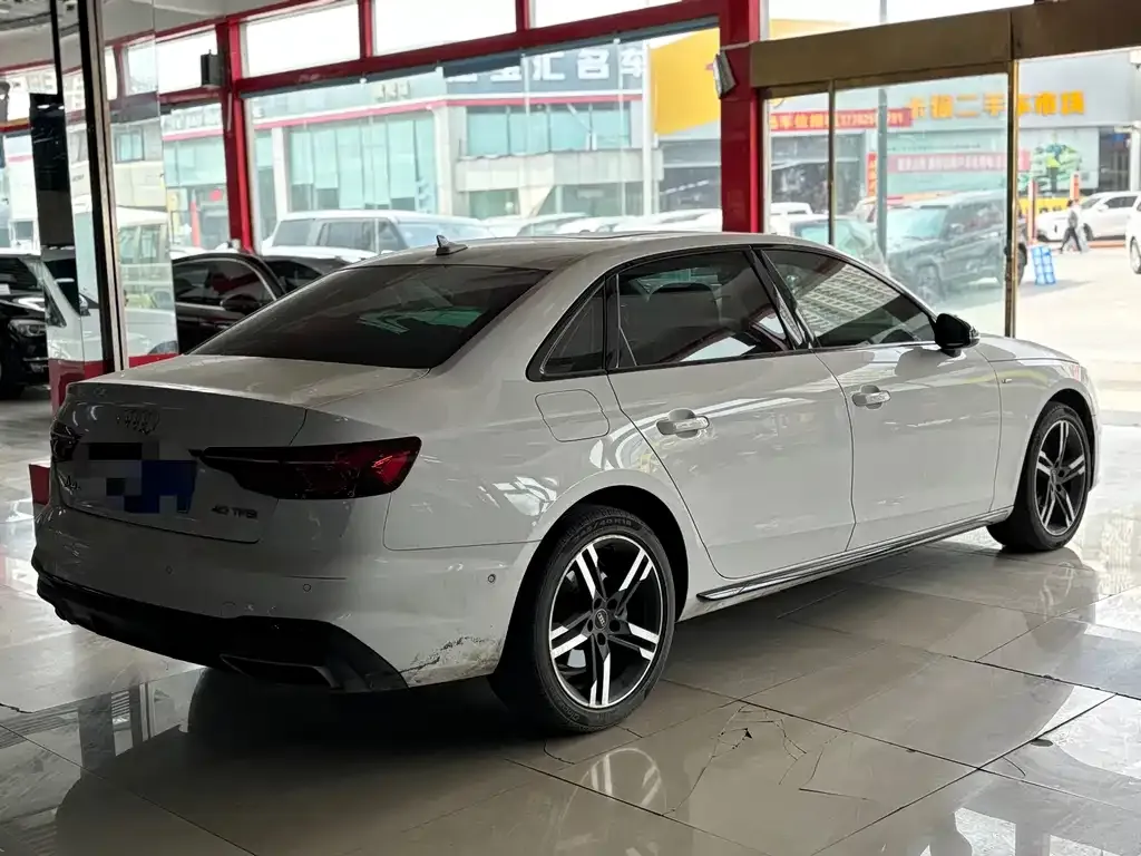Audi A4L 2022 из CN, фото 4