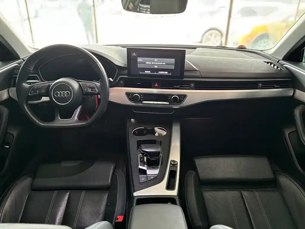 Audi A4L 2022 из CN, фото 3