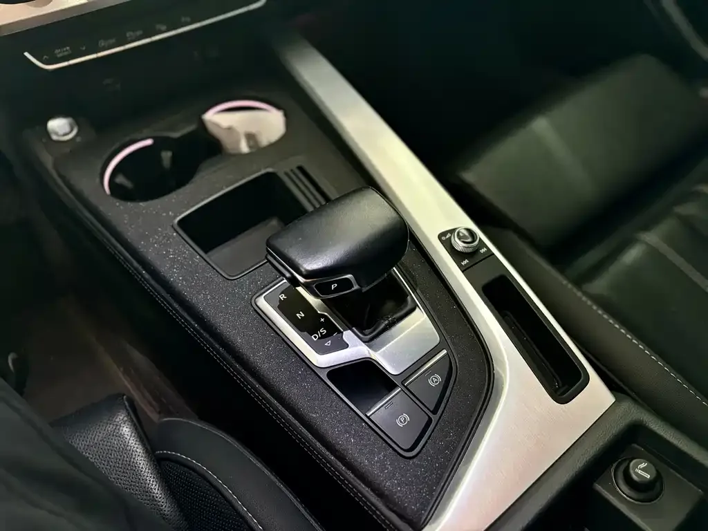 Audi A4L 2022 из CN, фото 5