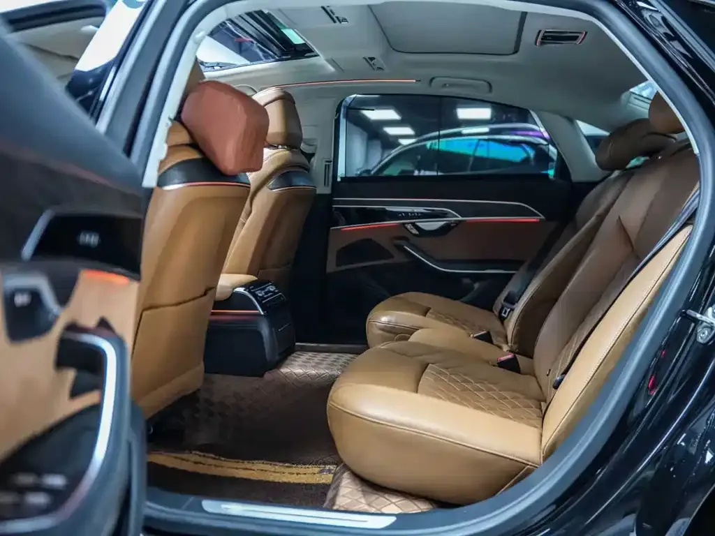 Audi A8 2023 из CN, фото 10