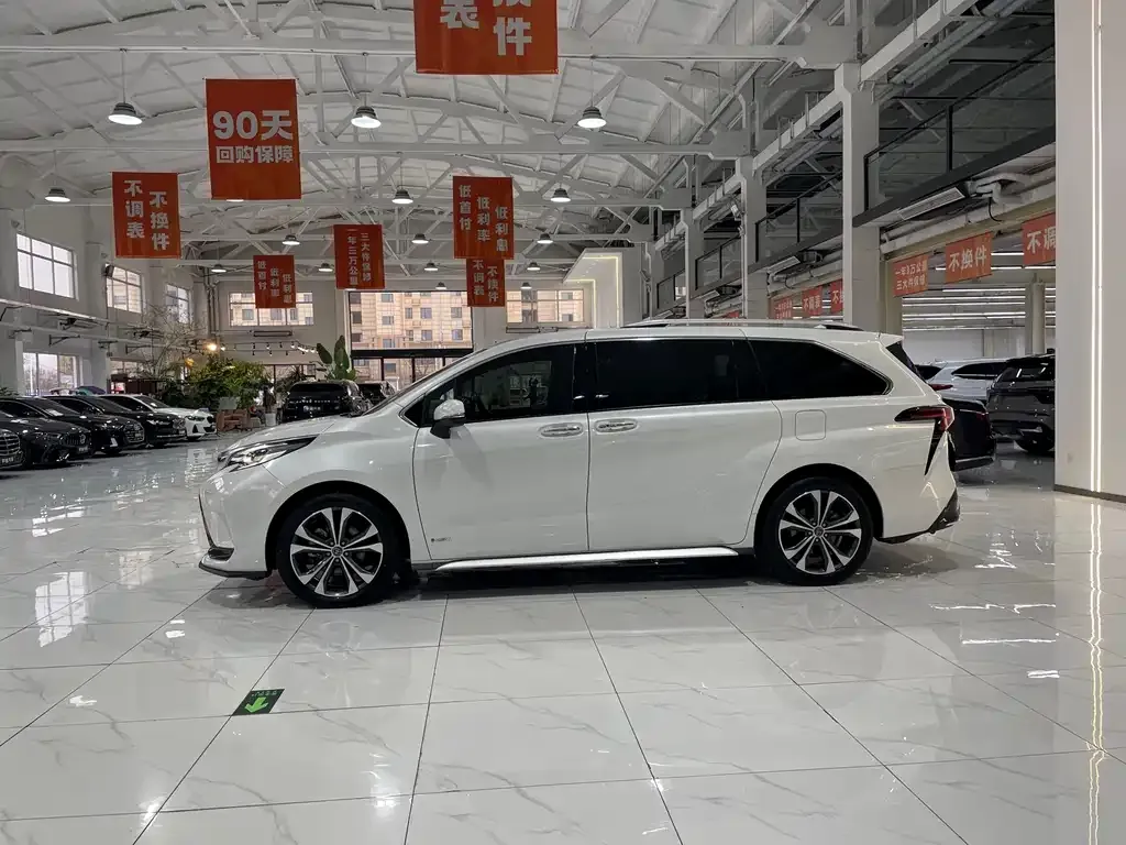 Toyota Granvia 2024 из CN, фото 3