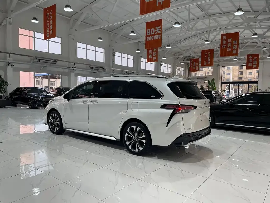 Toyota Granvia 2024 из CN, фото 6