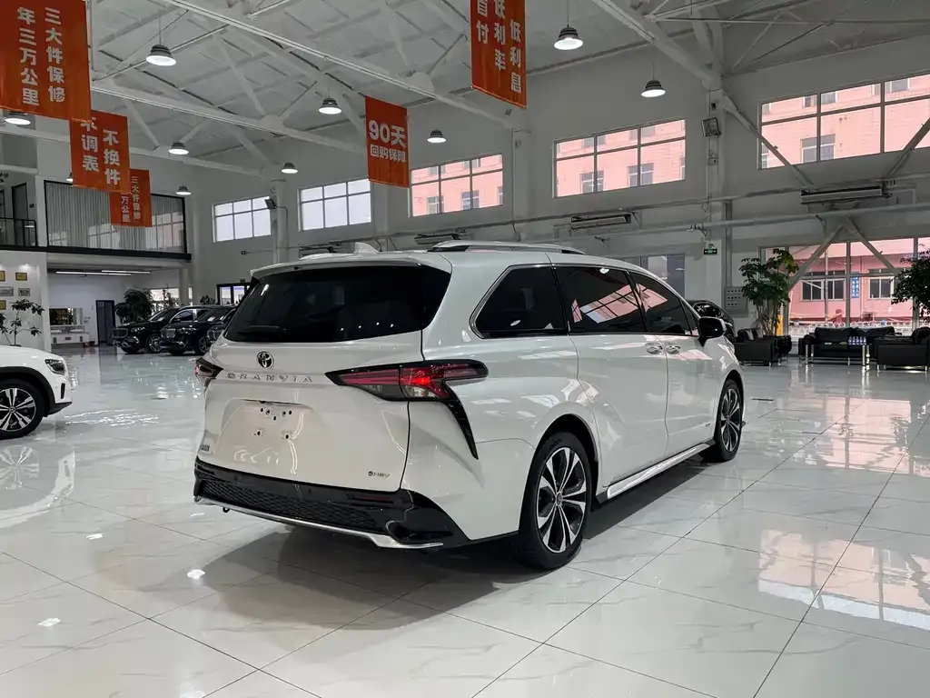 Toyota Granvia 2024 из CN, фото 7