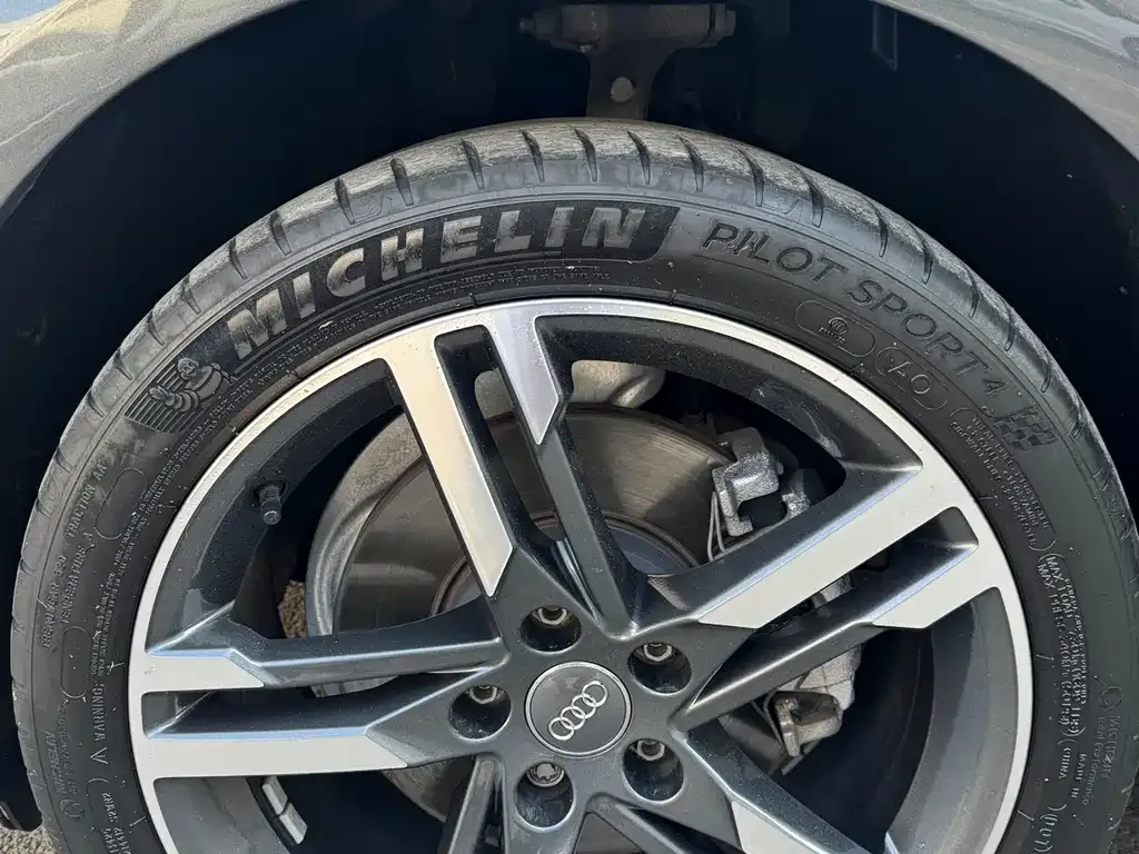 Audi A4L 2021 из CN, фото 3
