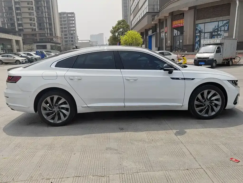 Volkswagen CC 2024 из CN, фото 2