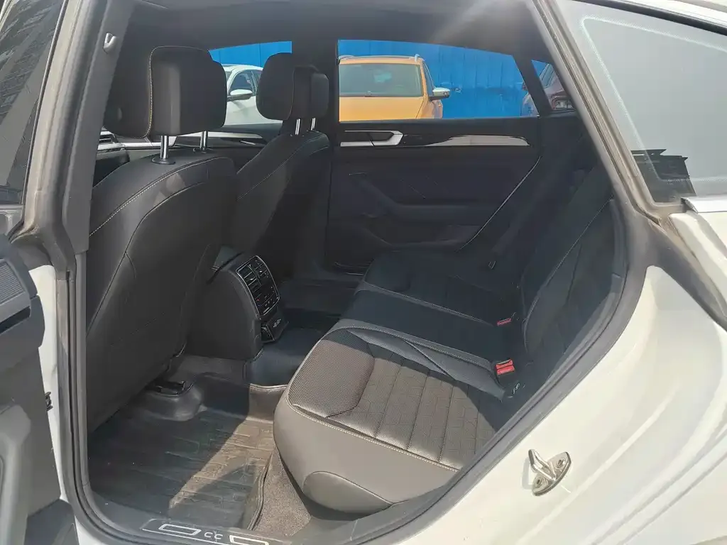 Volkswagen CC 2024 из CN, фото 9