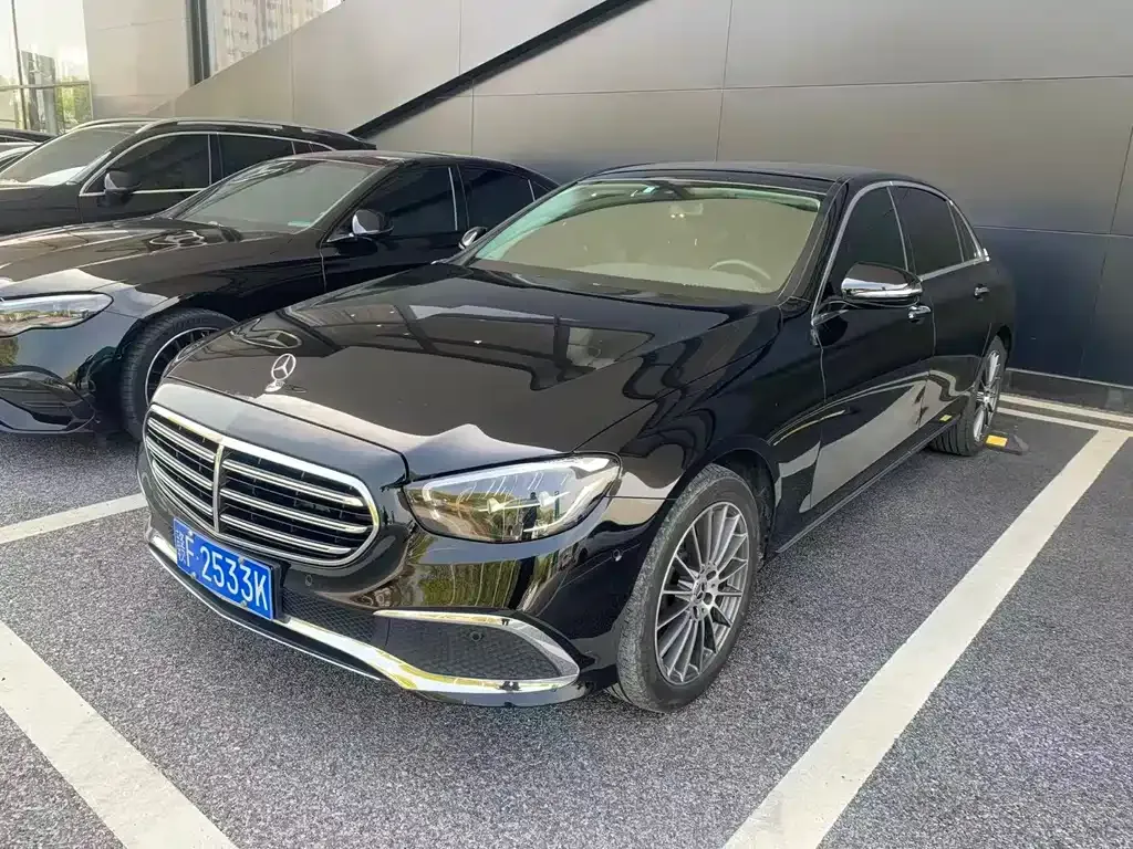 Mercedes-Benz E-Class — фото 1