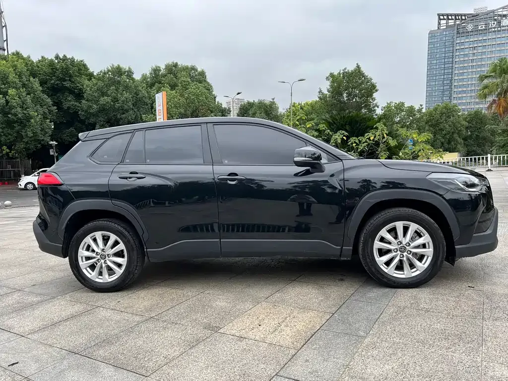 Toyota Corolla Cross 2024 из CN, фото 10