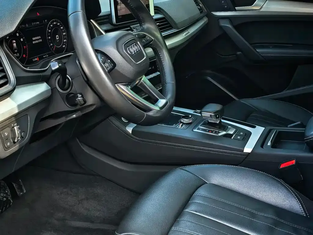 Audi Q5L 2021 из CN, фото 2
