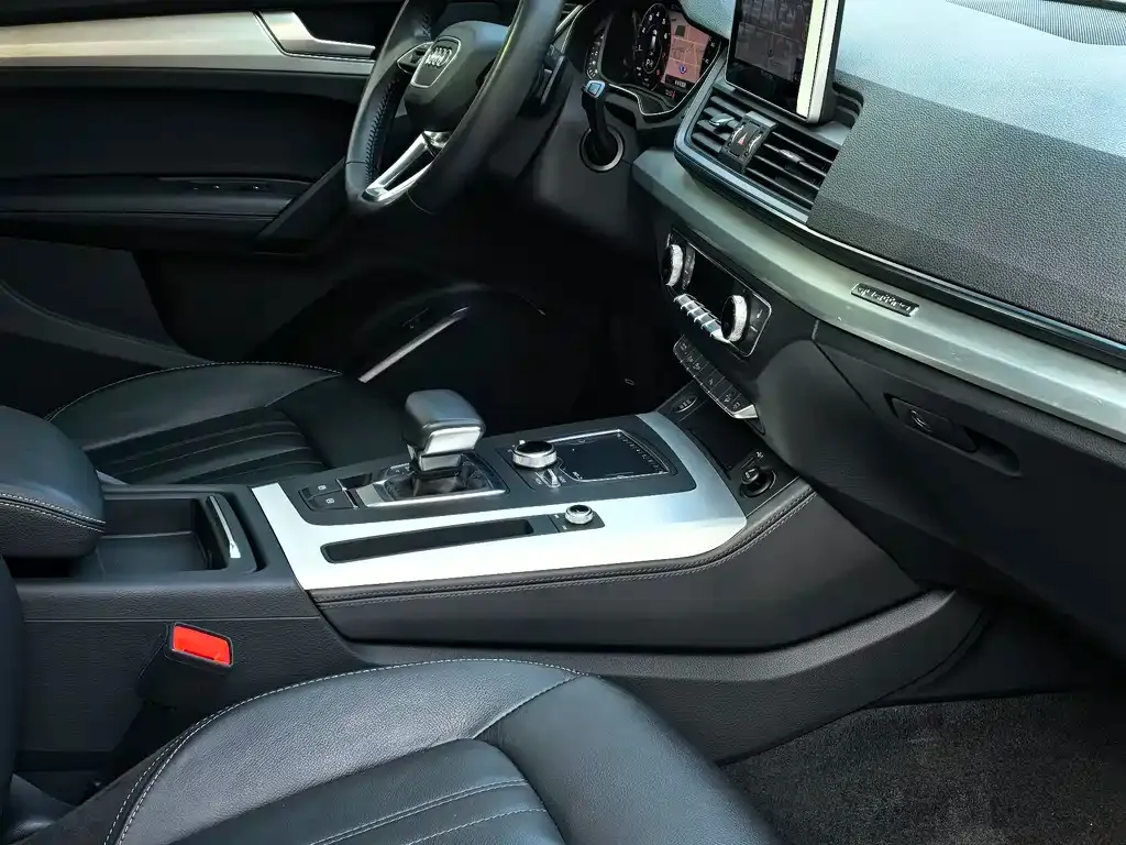 Audi Q5L 2021 из CN, фото 3