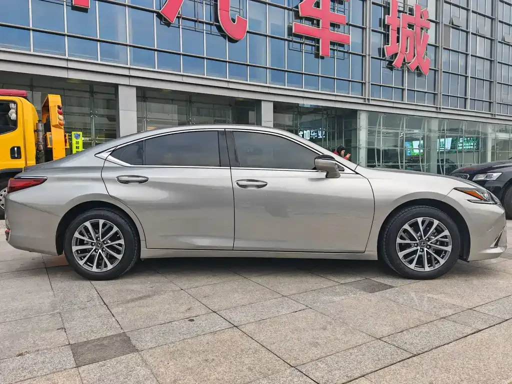 Lexus ES 2023 из CN, фото 4
