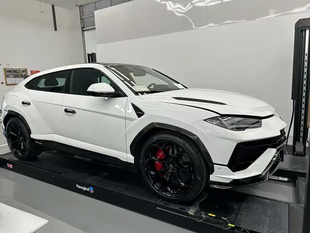 Lamborghini Urus — фото 3