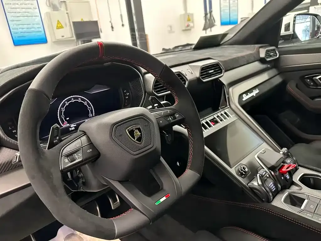 Lamborghini Urus — фото 2