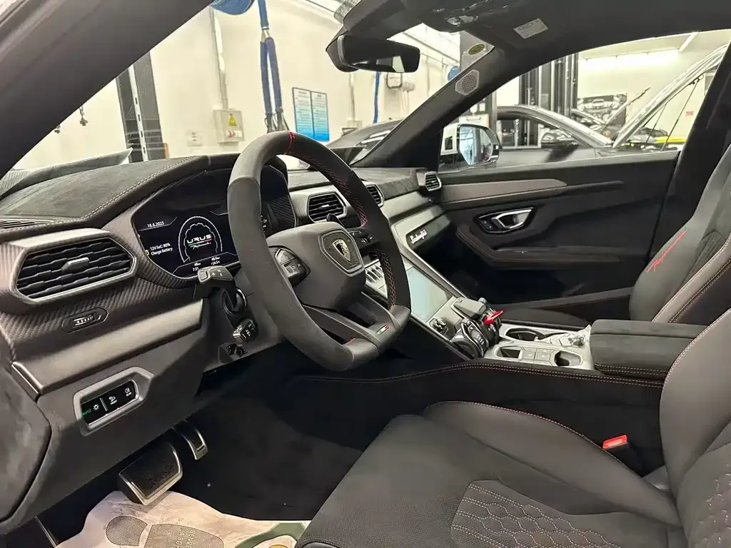 Lamborghini Urus — фото 6