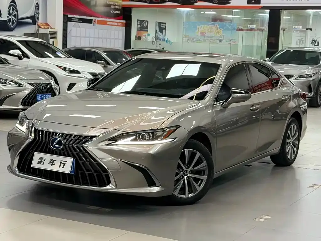Lexus ES — фото 1