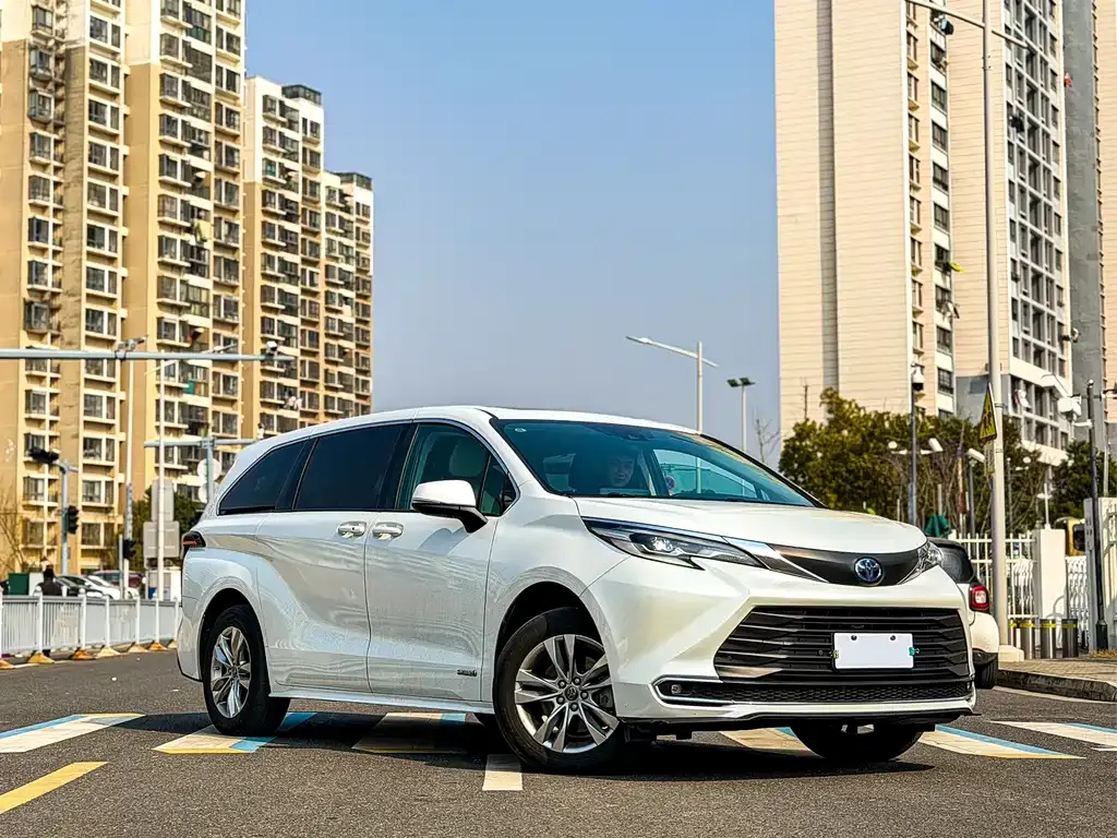 Toyota Sienna 2023 из CN, фото 9
