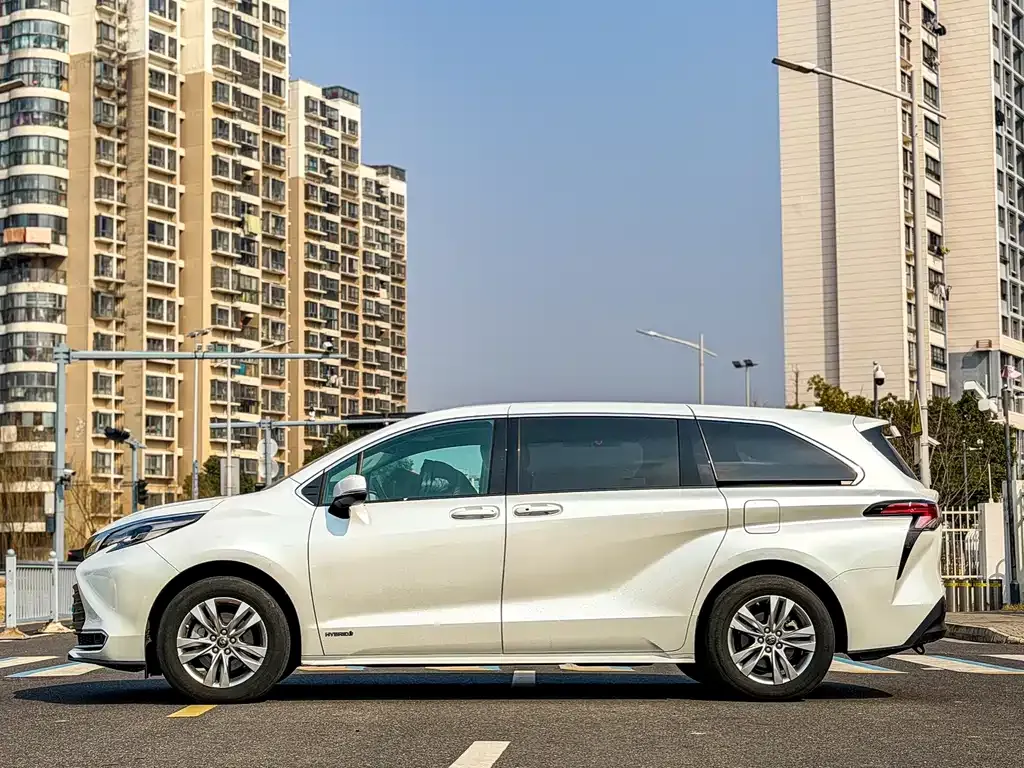 Toyota Sienna 2023 из CN, фото 10