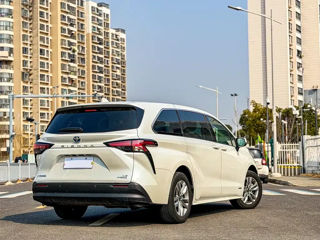 Toyota Sienna 2023 из CN, фото 6