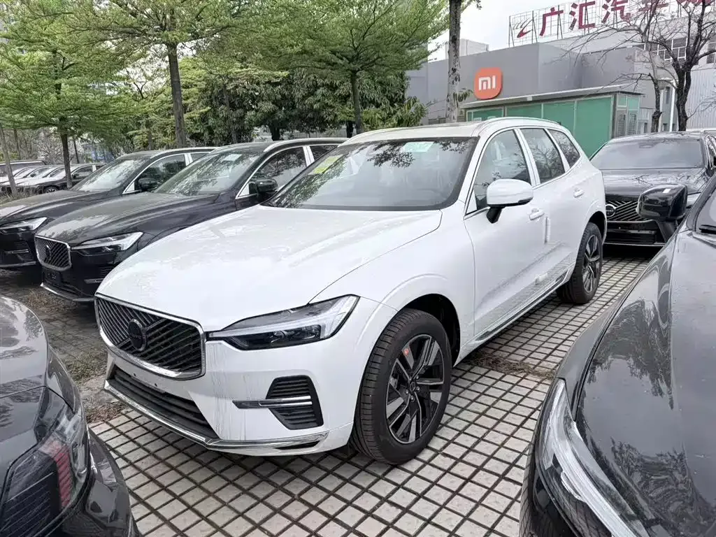 Volvo XC60 — фото 1