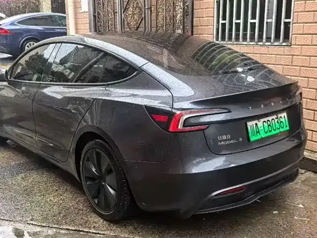 Tesla Model 3 — фото 4