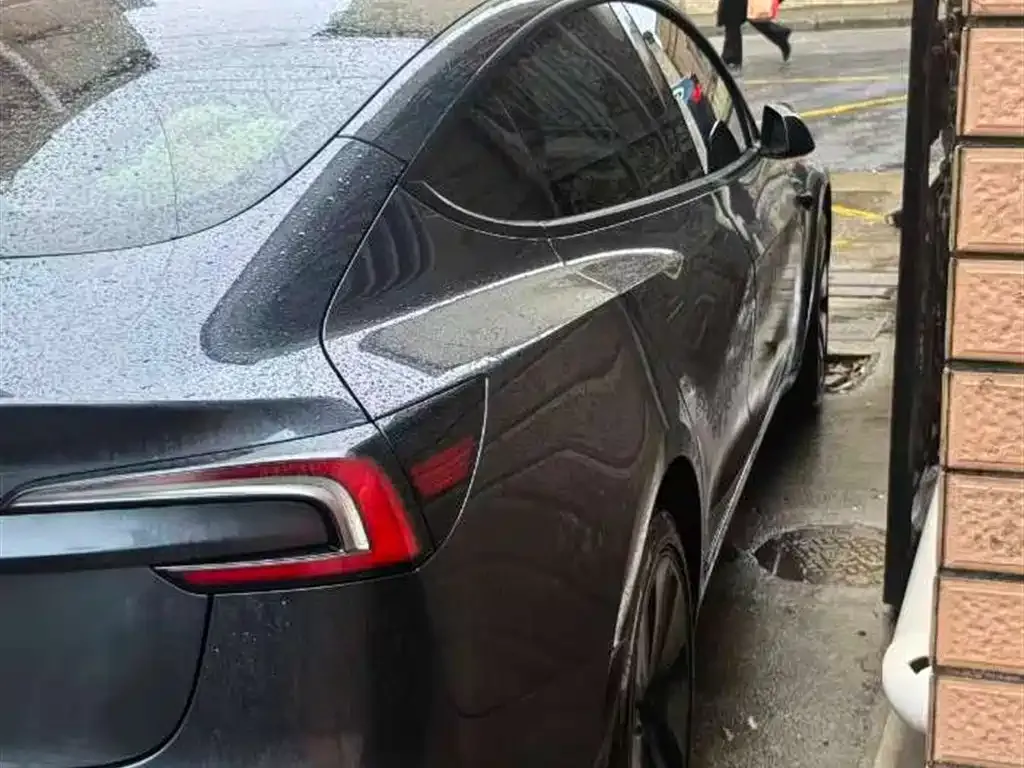 Tesla Model 3 — фото 1