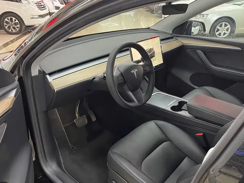 Tesla Model Y — фото 4