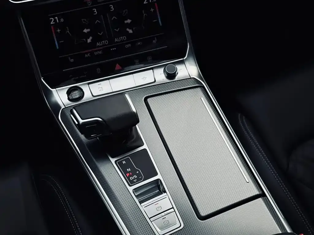 Audi A6L — фото 10