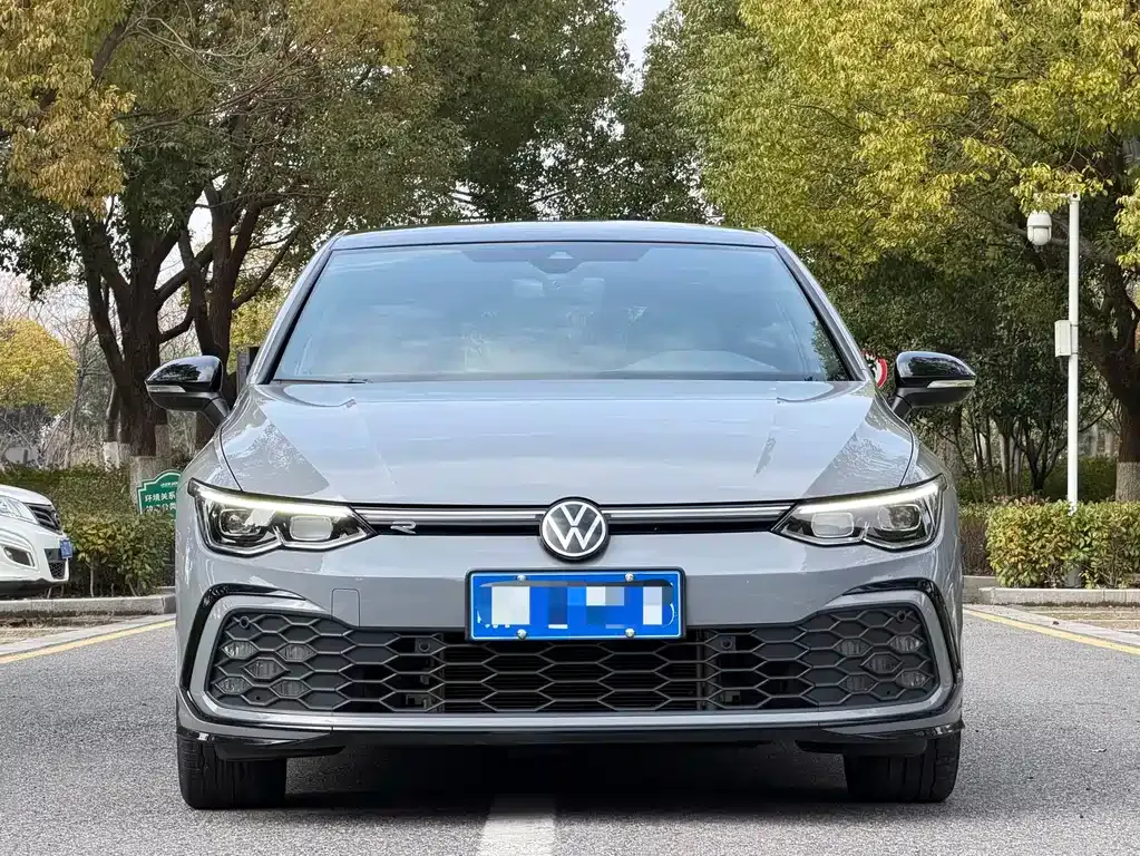 Volkswagen Golf 2024 из CN, фото 2