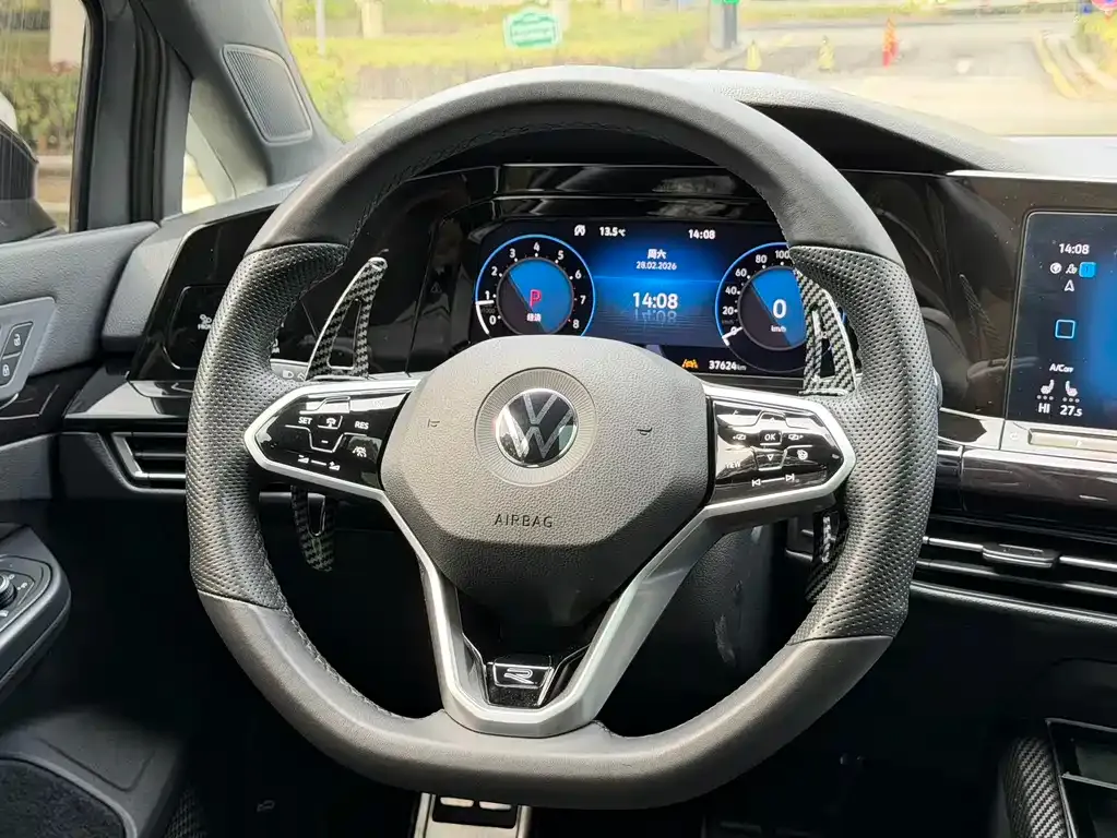 Volkswagen Golf 2024 из CN, фото 3