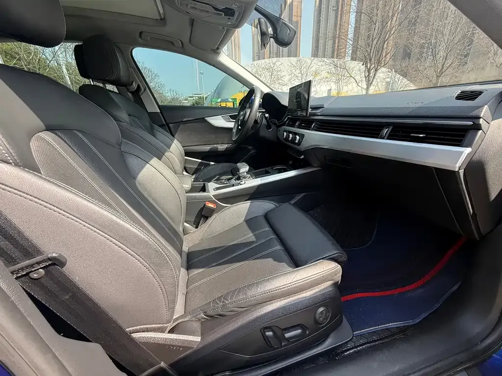 Audi A4L 2021 из CN, фото 9