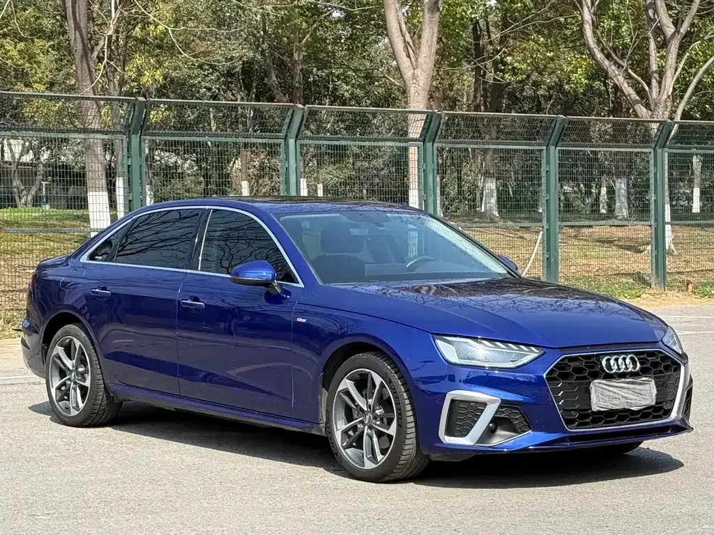 Audi A4L 2021 из CN, фото 4
