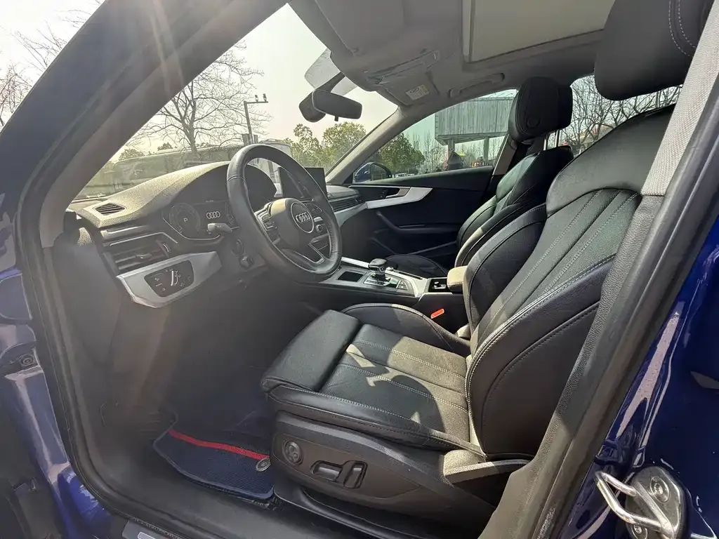 Audi A4L 2021 из CN, фото 10