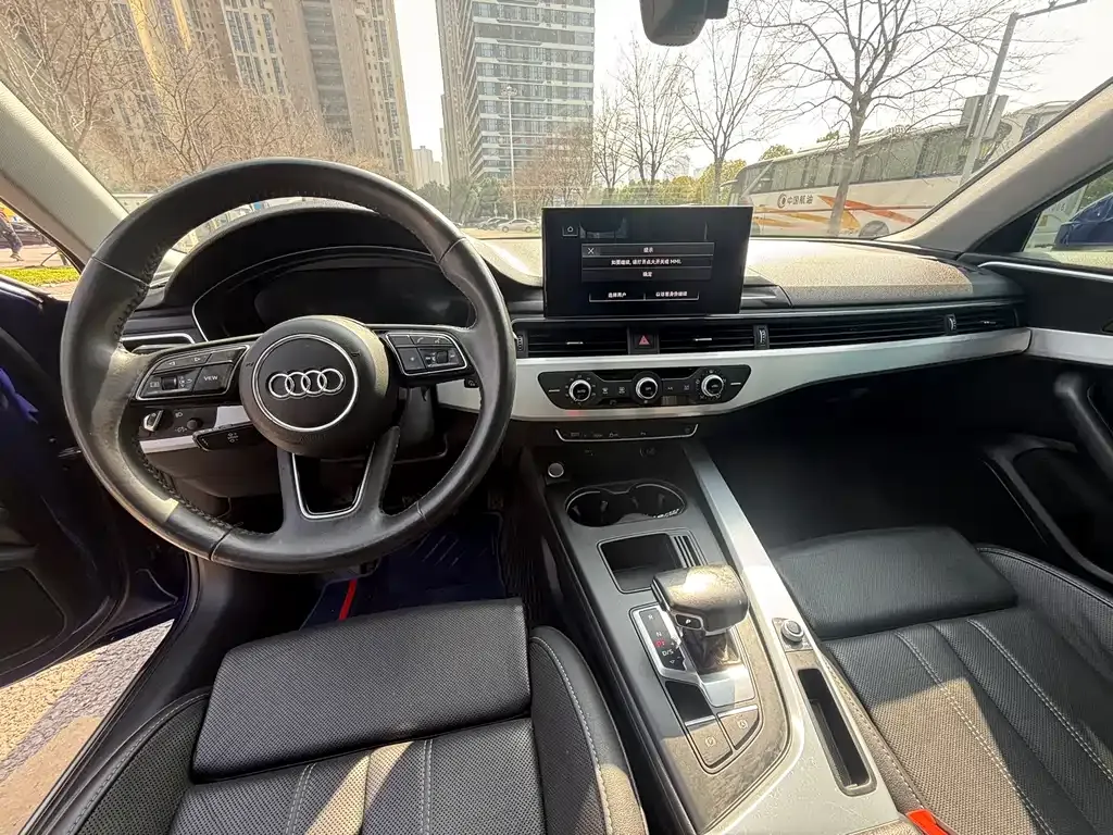 Audi A4L 2021 из CN, фото 8