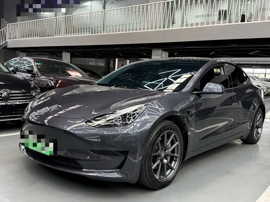 Tesla Model 3 — фото 1