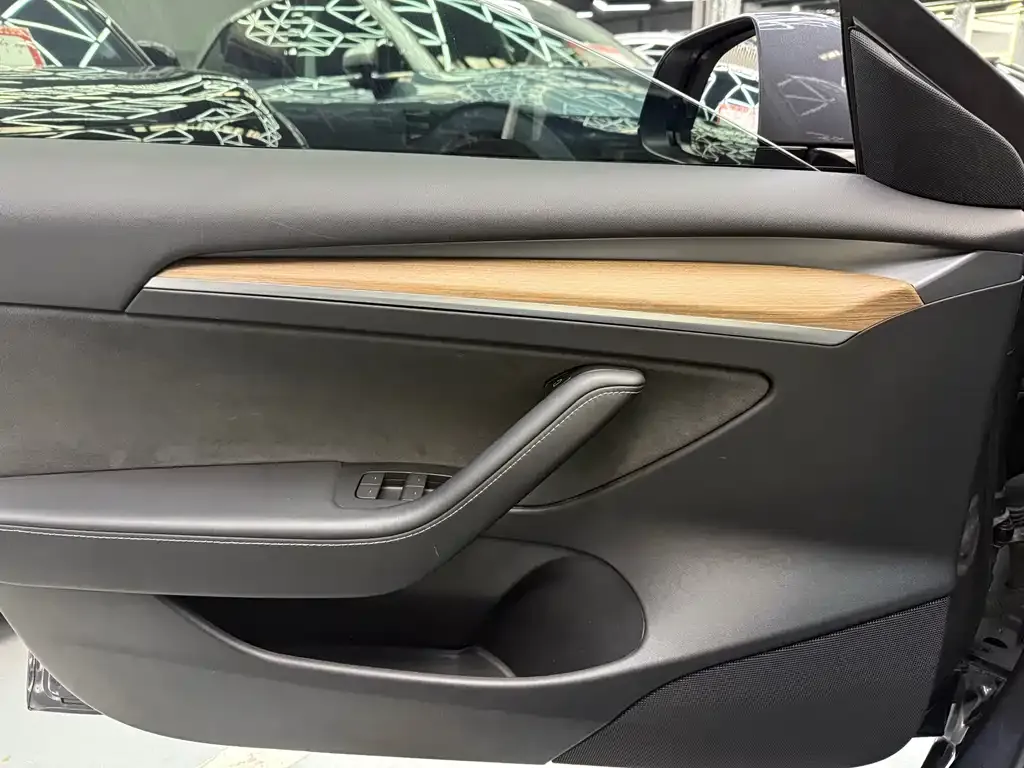 Tesla Model 3 — фото 7