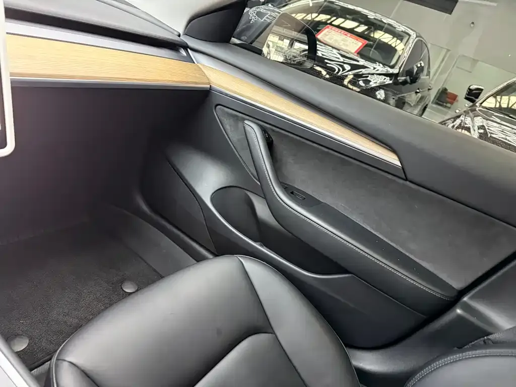 Tesla Model 3 — фото 9