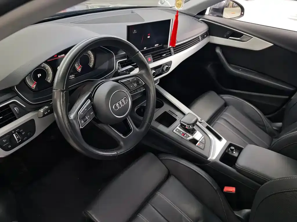 Audi A4L — фото 2