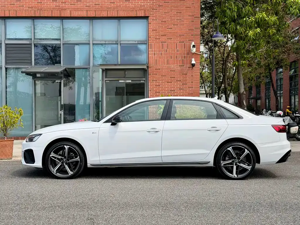 Audi A4L 2024 из CN, фото 8