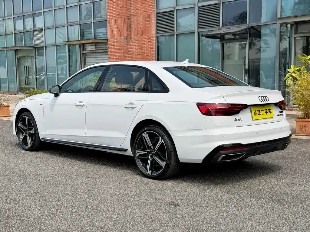 Audi A4L 2024 из CN, фото 6