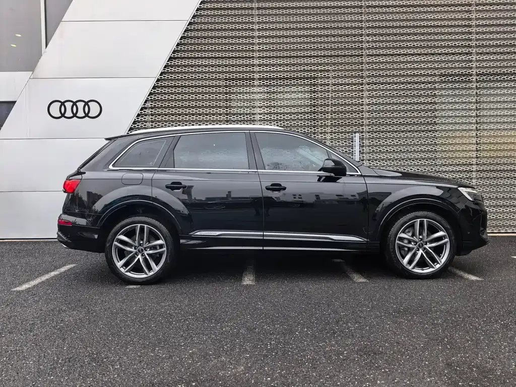 Audi Q7 — фото 9