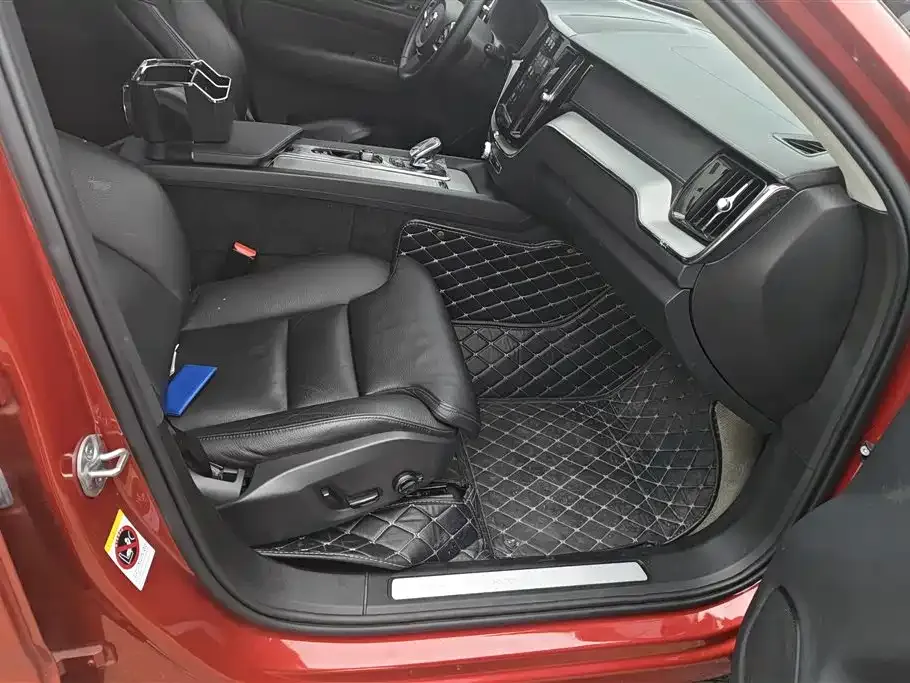 Volvo XC60 PHEV 2022 из CN, фото 2