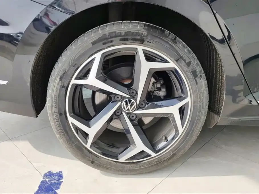 Volkswagen Passat 2023 из CN, фото 7