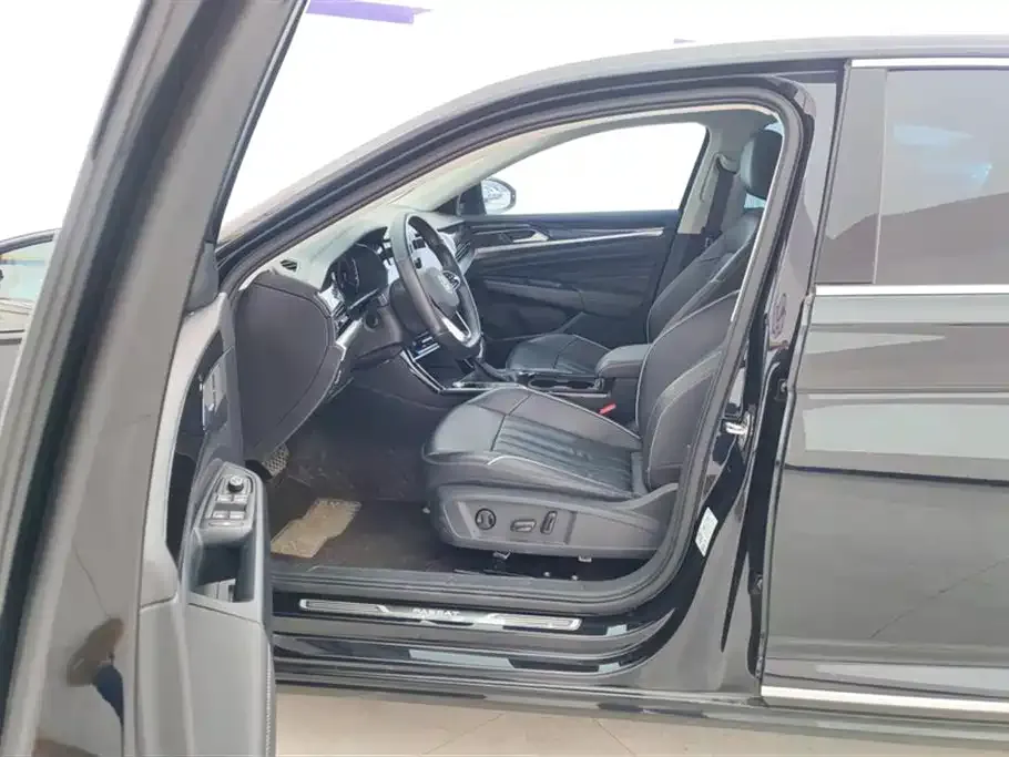 Volkswagen Passat 2023 из CN, фото 5