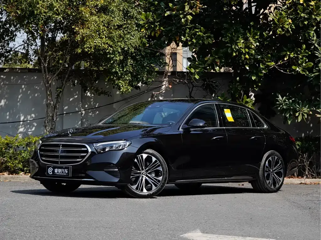 Mercedes-Benz E-Class — фото 1