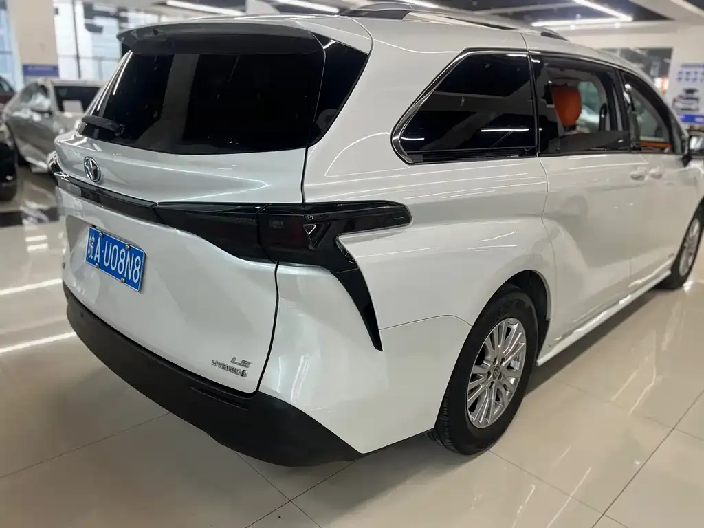 Toyota Sienna 2022 из CN, фото 3