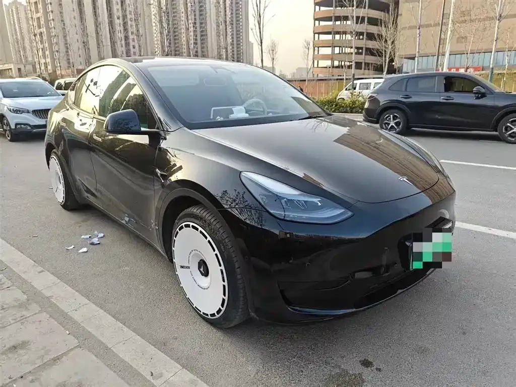 Tesla Model Y — фото 5